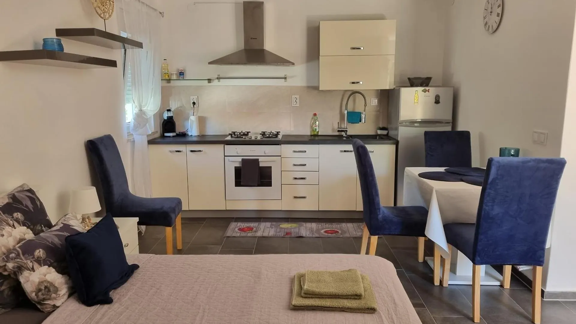 Studio Apartment Leni Banjole 0*,  Croatia